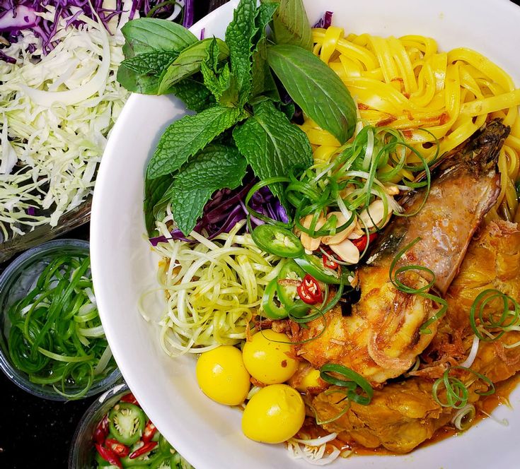 Khám Phá Hương Vị Mỳ Quảng Đặc Trưng Xứ Quảng