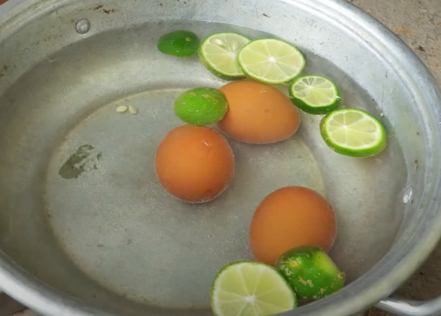 Luộc Trứng Cho Thêm Chanh Có Tác Dụng Gì?